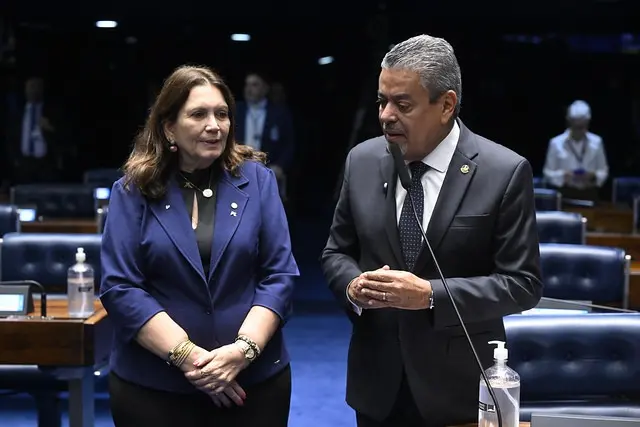 Bia Kicis protagoniza sessão no Senado por projeto de dor crônica