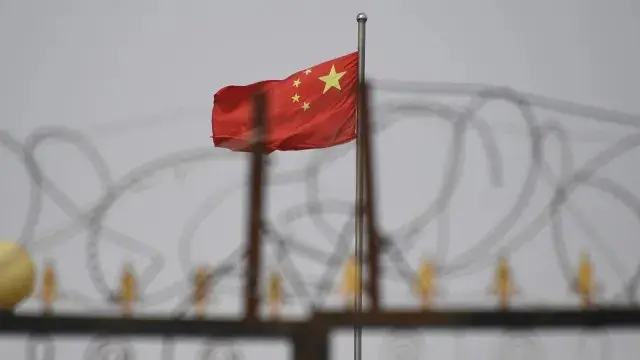 China condena ex-ministros da Defesa à morte com sursis