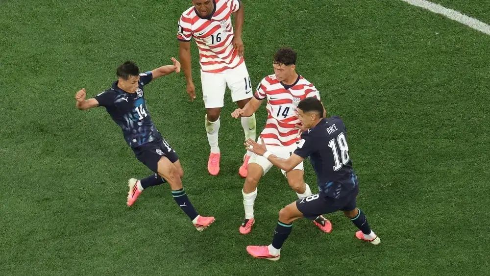 EUA atropela Paraguai por 4 a 1 na estreia da Copa
