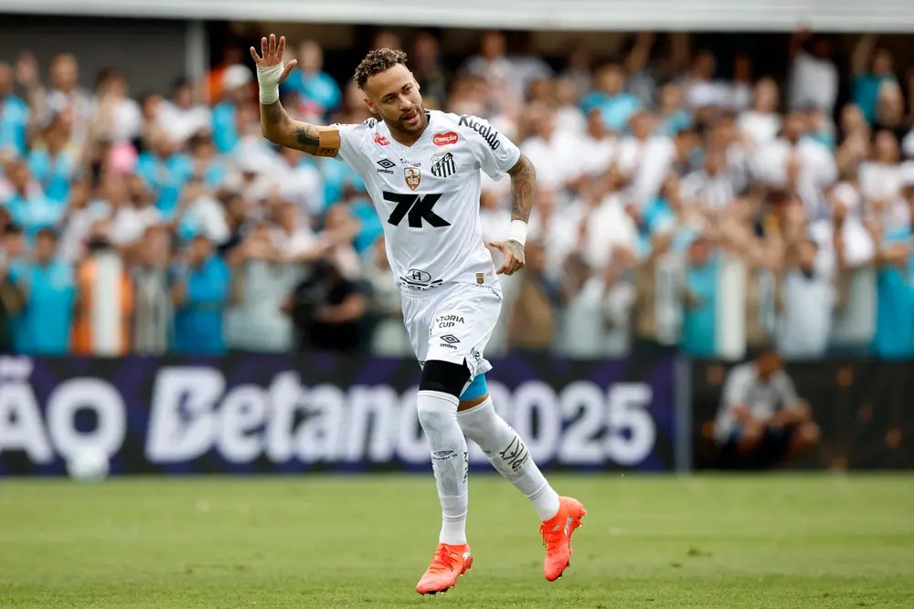 Neymar marca e Santos vence Bragantino em despedida da Vila