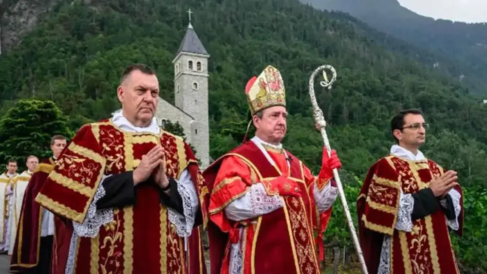 Vaticano excomunga grupo ultratradicionalista