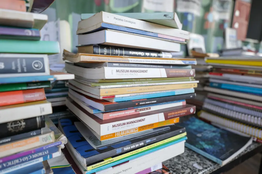 Venda de livros no Brasil cresce 6,5% em 2025; obras gerais lideram